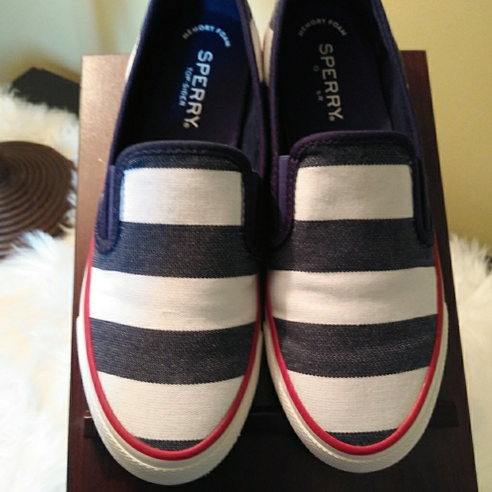 NEW SPERRY SHOES
